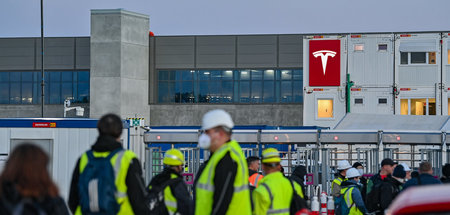 Arbeiter außen vor: Der Betriebsrat von Tesla in Grünheide wird ...