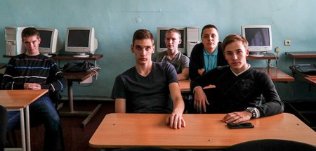 Abschluss wird auch in Russland anerkannt: Schüler in Donetsk (6...