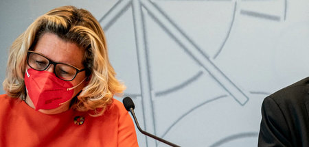 Sieht Patentfreigaben »kritisch«: Bundesministerin für wirtschaf...