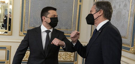 Der ukrainische Präsident Wolodimir Selenskij (l.) mit US-Außenm...