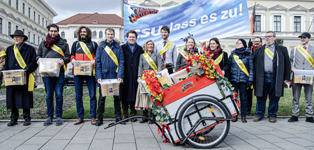 Die Initiatorinnen und Initiatoren von »Sechs Jahre Mietenstopp«...