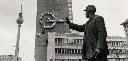 Das Gebäude des Berliner Verlags am Alexanderplatz – in der acht...