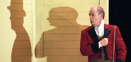 Dieter Mann als Caribaldi in »Die Macht der Gewohnheit« in den K...