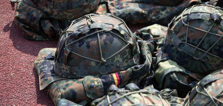 Bald versehen mit ukrainischen Wolfsangeln, die schon ein bissch...