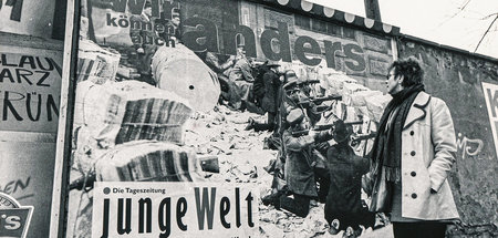 jW-Plakataktion in Berlin (1990er Jahre)