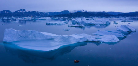 Eisbergfeld vor Grönlands Küste (Kulusuk, 15.8.2019)