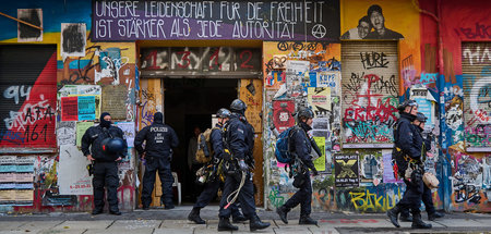 Repressiver Arm des Kapitals: Polizeikletterer verlassen die »Ri...