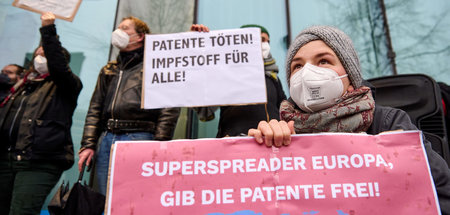 Impfstoff nur für reiche Staaten: Proteste gegen Patente von Pha... Impfstoff nur für reiche Staaten: Proteste gegen Patente von Pha...