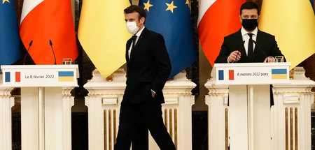 Macron (l.) am Dienstag auf der Pressekonferenz mit Selenskij in... Macron (l.) am Dienstag auf der Pressekonferenz mit Selenskij in...
