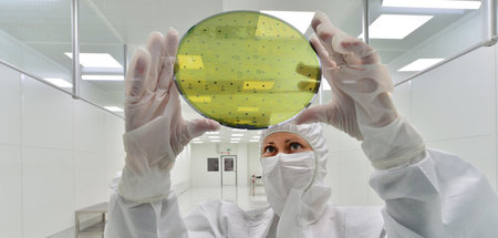 Siliziumwafer, der für die Halbleiterherstellung geprüft wird (E... Siliziumwafer, der für die Halbleiterherstellung geprüft wird (E...