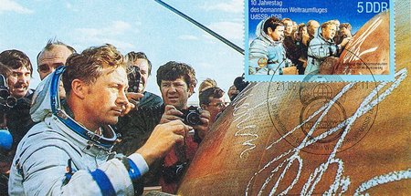 DDR-Sonderpostkarte anlässlich des zehnten Jahrestages von Sigmu...
