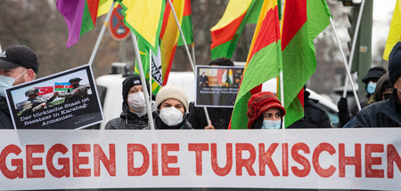Protest von Kurden gegen türkische Angriffe auf Nordsyrien (Berl