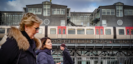 Hamburger Hochbahn: Unverzichtbares Verkehrsmittel gehetzter und...