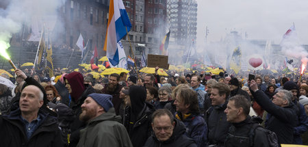 Tausende Teilnehmer bei einer Demonstration gegen die Corona-Maß