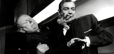 Gert Fröbe im Clinch mit Sean Connery: »Goldfinger«