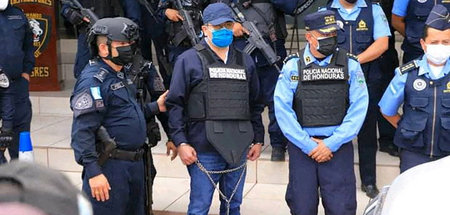 In Ketten abgeführt: Honduras’ ehemaliger Staatschef Juan Orland...