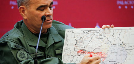 Herr der Lage: Venezuelas Verteidigungsminister López zeigt, wo ...
