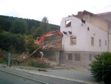 Dreck im Haus und in den Köpfen: »Abriß« ist ein Roman über eine... Dreck im Haus und in den Köpfen: »Abriß« ist ein Roman über eine...