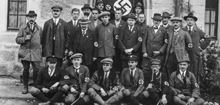 Zeigte da schon, wer unter den völkisch-rassistischen Gruppen ba...