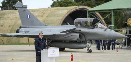 »Übergabezeremonie«: Griechenlands Premier Mitsotakis freut sich...