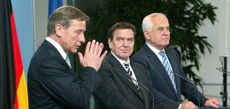 Das Dreigespann für Massenarmut (v. l.: Wolfgang Clement, Gerhar...