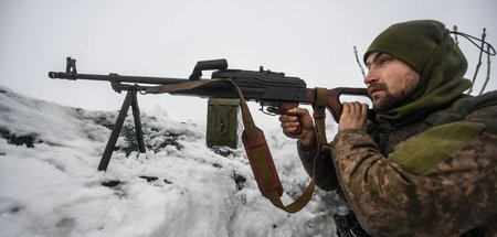 Ukrainischer Soldat auf seinem Posten nahe Donezk (24.1.2019)