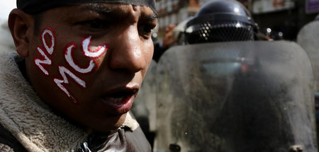 Druck von der Straße: Proteste gegen das Abkommen mit den USA in...