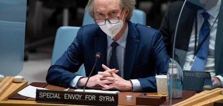 Der UN-Sonderbeauftragte für Syrien, Geir Pedersen, spricht im S...