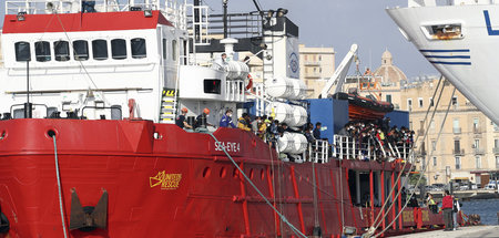 Mehr als 800 gerettete Menschen können die »Sea-Eye 4« im italie...