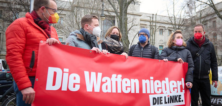 Vor der Russischen Botschaft: Protest von Linke-Politikern einsc...