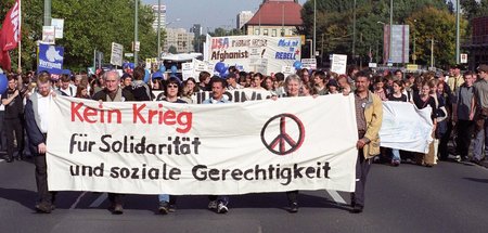 Demonstration gegen US-Luftangriffe auf Afghanistan (Berlin, 13....
