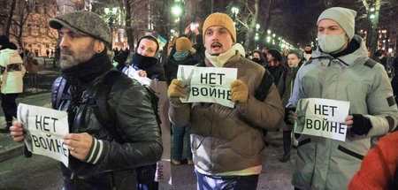 »Nein zum Krieg«: Demonstranten in Moskau am Donnerstag abend