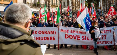 Der soziale und ökonomische Abstieg bewegt die Massen (Bari, 26.... Der soziale und ökonomische Abstieg bewegt die Massen (Bari, 26....