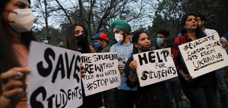 Indische Studierende in der Ukraine berichten von Rassismus, Ang...