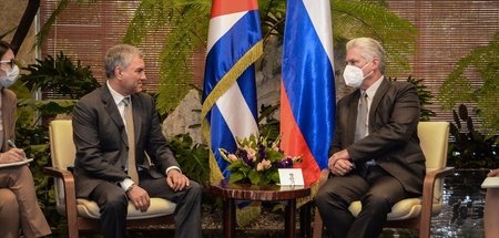 Kubas Präsident Miguel Díaz-Canel (r.) empfängt den Präsidenten ...