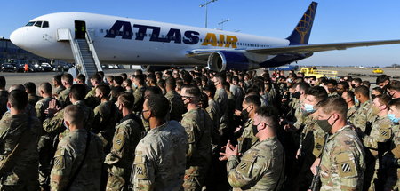 Sollen NATO in Europa verstärken: US-Truppen landen am Dienstag ...
