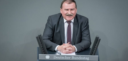 700.000 Euro am Bundestag vorbei: Der besonders umtriebige »Nebe...