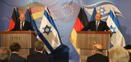 Antrittsbesuch: Bundeskanzler Scholz (l.) und sein israelischer ...