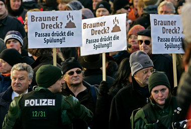 Mehr als 1000 Passauer protestierten am Samstag gegen den Neonaz... Mehr als 1000 Passauer protestierten am Samstag gegen den Neonaz...