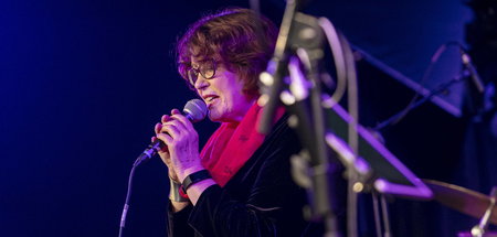 »Manchmal ist der Frühling / von so unverhoffter Schönheit / das...