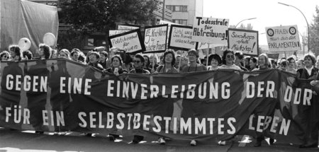 Protest gegen die Rücknahme von in der DDR garantierten Frauenre...