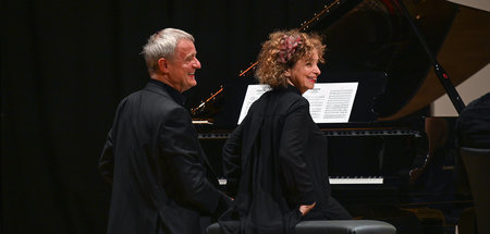 Intellektuelle Exerzitien am Klavier: Yaara Tal (r.) und Andreas...