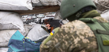 Suche nach russischen »Saboteuren« an einem Checkpoint der ukrai...
