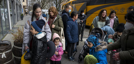 Geflüchtete Kinder aus einem Waisenhaus in Odessa werden in Berl...