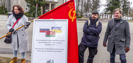 Mahnwache vor dem Deutsch-Russischen Museum in Berlin-Karlshorst...