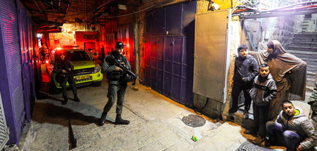 Israelische Einsatzkräfte nahe des Tatorts in der Jerusalemer Al...