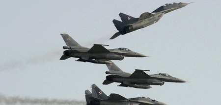 Flugschau der polnischen Luftwaffe mit russischen MiG-29- und US... Flugschau der polnischen Luftwaffe mit russischen MiG-29- und US...