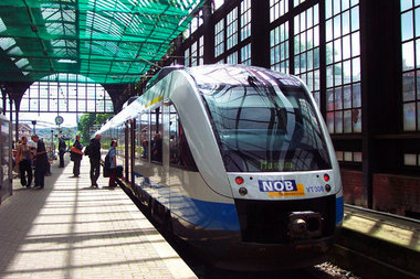 Die Nord-Ostsee-Bahn machte im Winter 2005/2006 mit Zugausfällen...