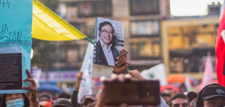 Viele Hoffnungen ruhen auf Gustavo Petro (Kundgebung in Bogotá, ...