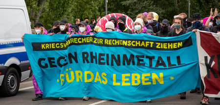 Blockadeaktion von »Rheinmetall entwaffnen«-Aktivisten in Kassel...